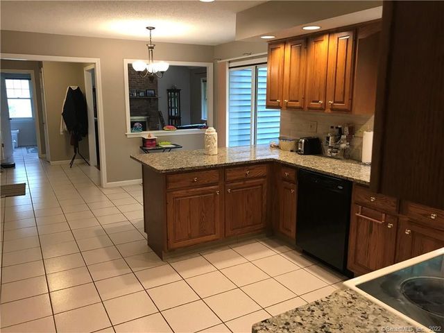 19 Village View Lane, Farmington, CT 06085