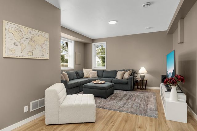 2700 Brunswick Avenue S, Saint Louis Park, MN 55416