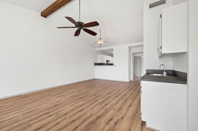 28 Oaks PL, Lago Vista, TX 78645