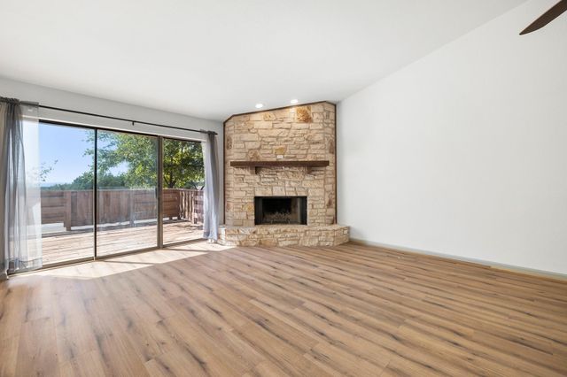 28 Oaks PL, Lago Vista, TX 78645