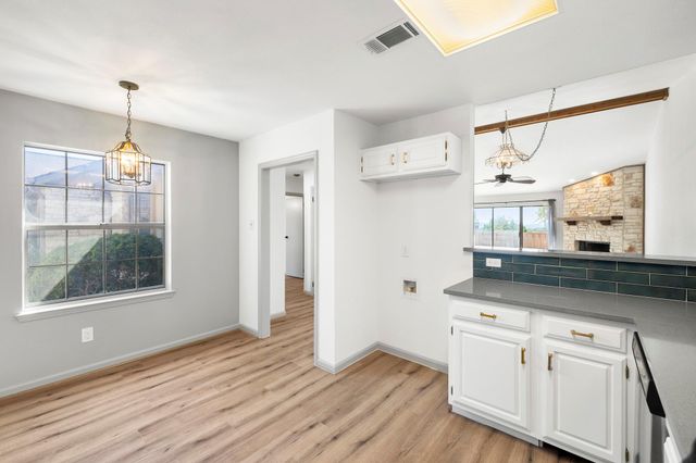 28 Oaks PL, Lago Vista, TX 78645