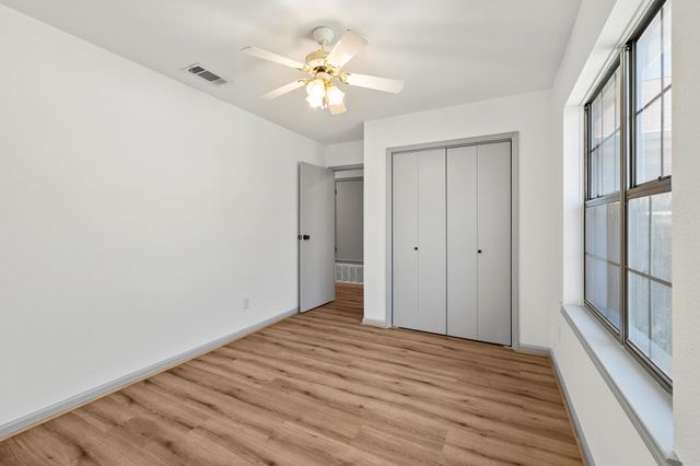 28 Oaks PL, Lago Vista, TX 78645