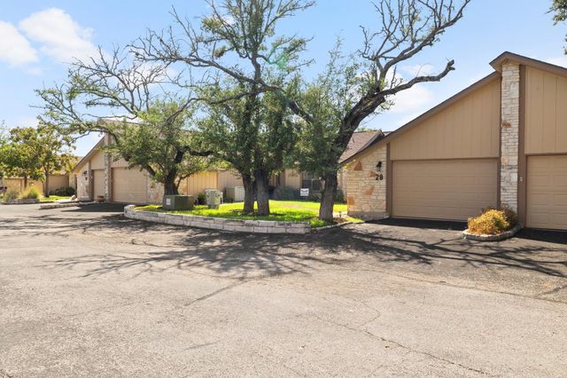 28 Oaks PL, Lago Vista, TX 78645