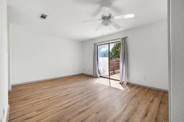 28 Oaks PL, Lago Vista, TX 78645