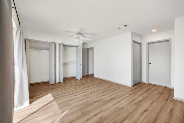 28 Oaks PL, Lago Vista, TX 78645