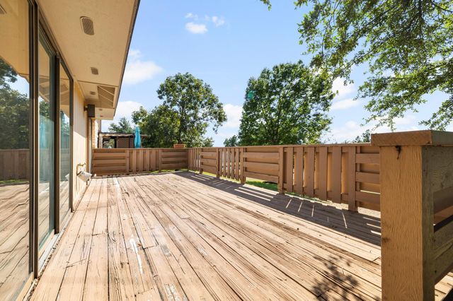 28 Oaks PL, Lago Vista, TX 78645