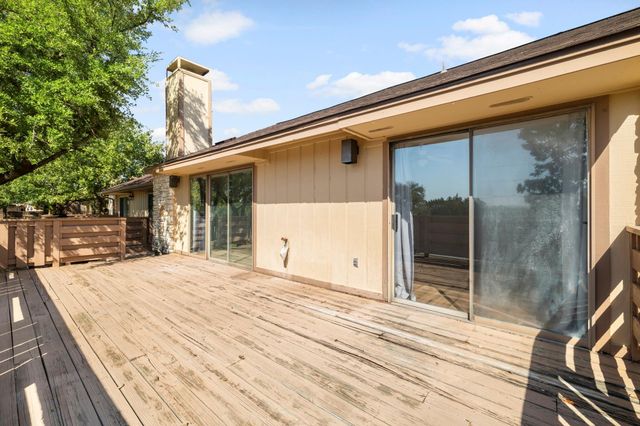 28 Oaks PL, Lago Vista, TX 78645
