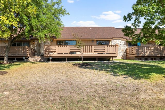28 Oaks PL, Lago Vista, TX 78645