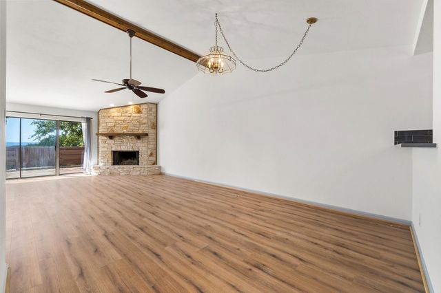 28 Oaks PL, Lago Vista, TX 78645