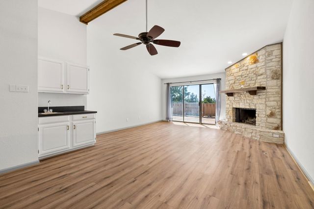 28 Oaks PL, Lago Vista, TX 78645