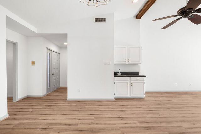 28 Oaks PL, Lago Vista, TX 78645