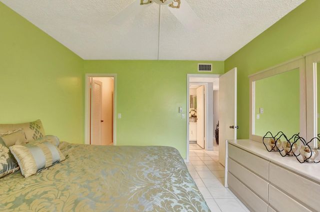 204 Burgundy E 204, Delray Beach, FL 33484