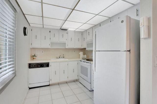 204 Burgundy E 204, Delray Beach, FL 33484