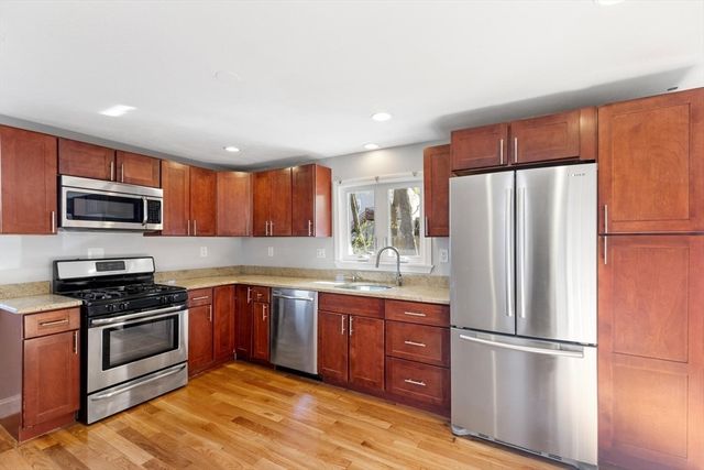 23-25 Putnam St, Salem, MA 01970