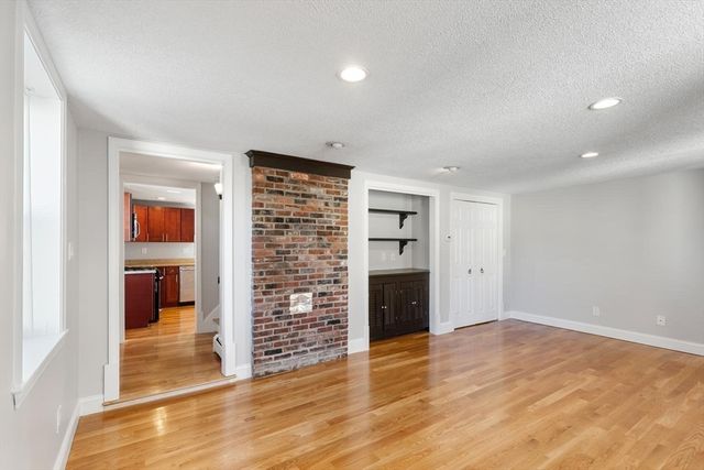 23-25 Putnam St, Salem, MA 01970