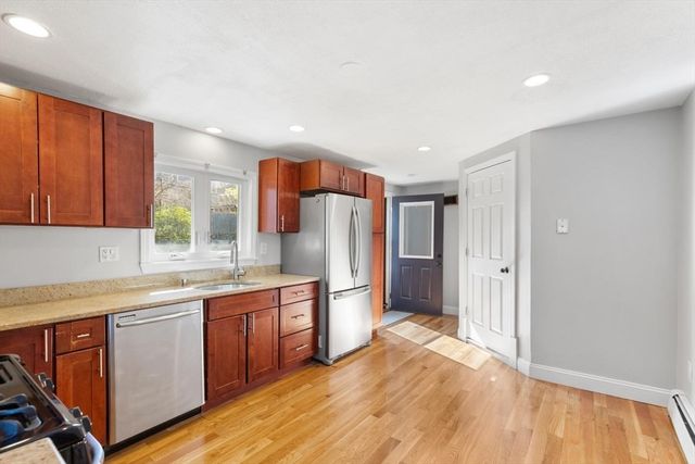 23-25 Putnam St, Salem, MA 01970