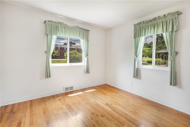 1580 Anderson Rd, Shaler, PA 15209