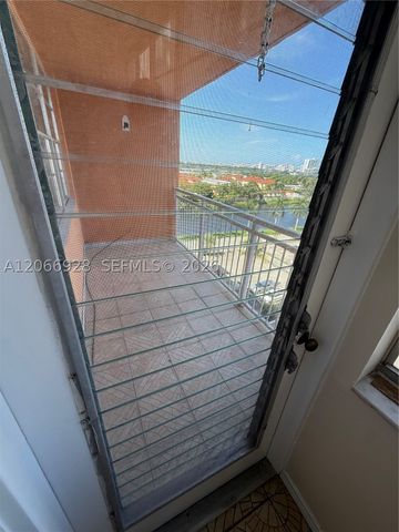 2025 NE 164th St 707, North Miami Beach, FL 33162