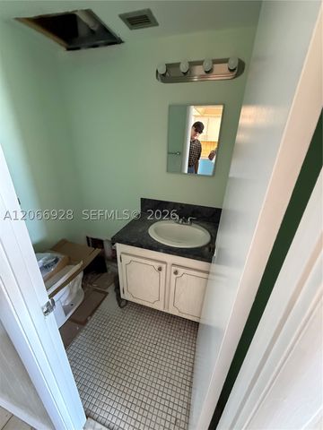 2025 NE 164th St 707, North Miami Beach, FL 33162