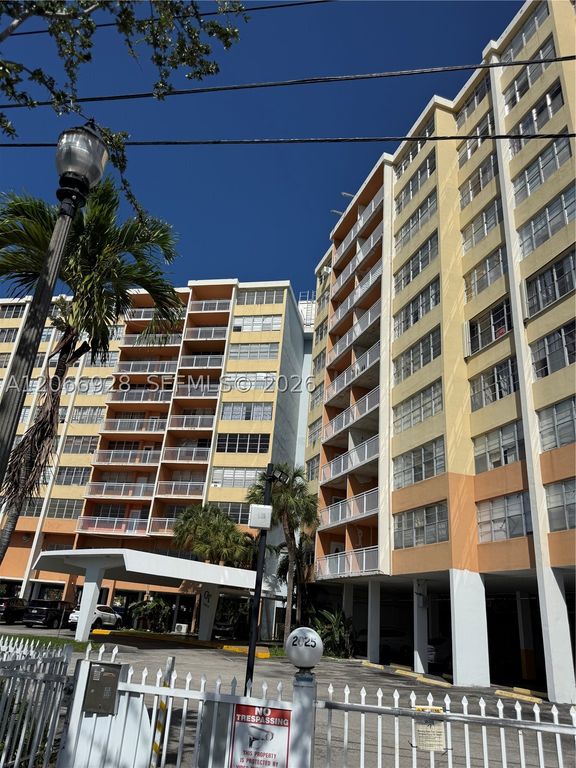 2025 NE 164th St 707, North Miami Beach, FL 33162