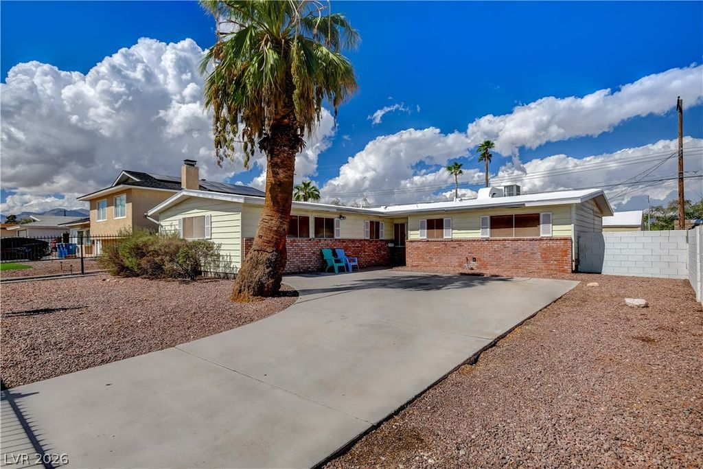 6220 Shawnee Avenue, Las Vegas, NV 89107 — exterior