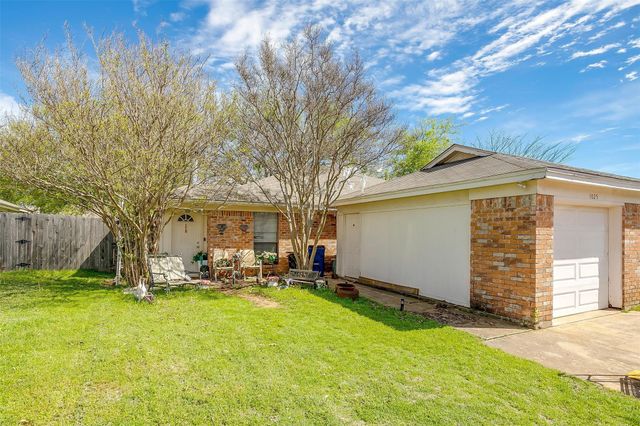 1025 Irene Street, Burleson, TX 76028