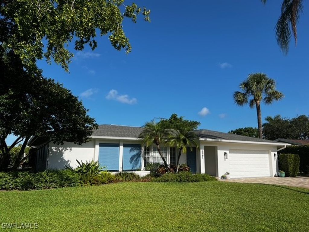 321 Burning Tree DR, Naples, FL 34105