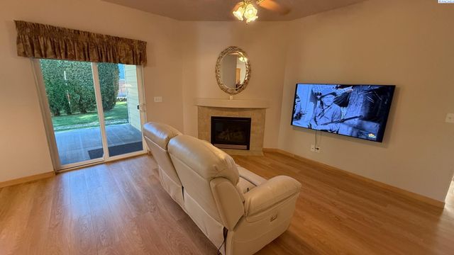 7912 W 21st Ave, Kennewick, WA 99338