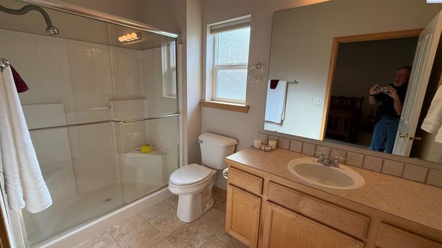 7912 W 21st Ave, Kennewick, WA 99338