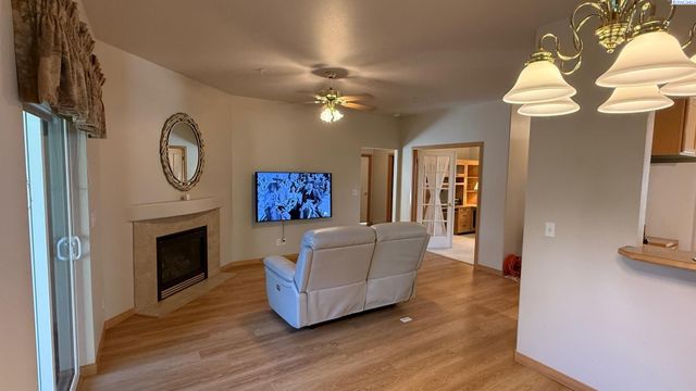 7912 W 21st Ave, Kennewick, WA 99338