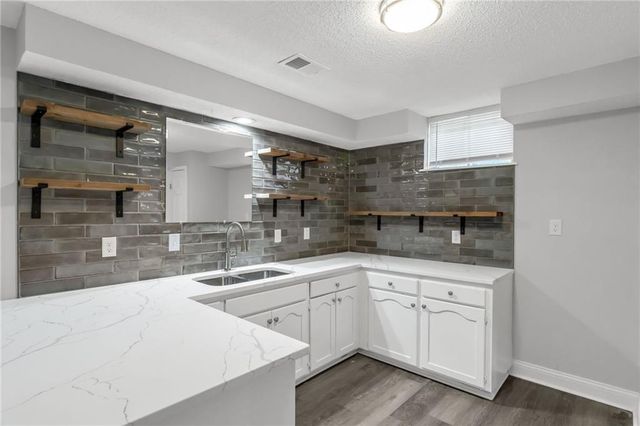 12548 W 82nd Terrace, Lenexa, KS 66215