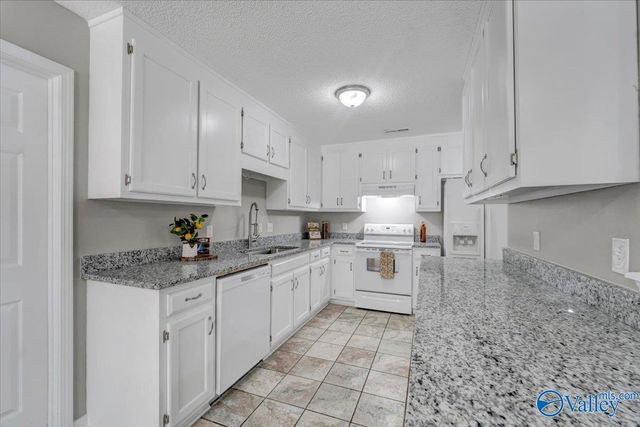 1808 Edgemere Court SE, Huntsville, AL 35803