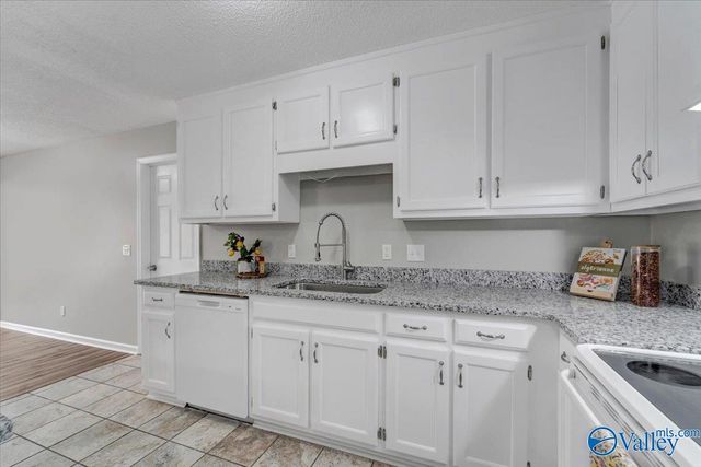 1808 Edgemere Court SE, Huntsville, AL 35803