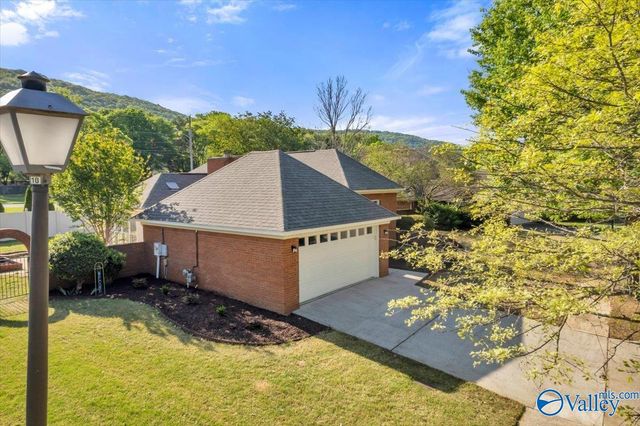 1808 Edgemere Court SE, Huntsville, AL 35803