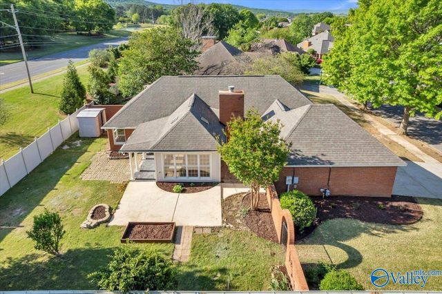 1808 Edgemere Court SE, Huntsville, AL 35803