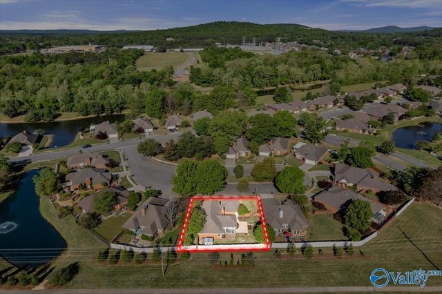 1808 Edgemere Court SE, Huntsville, AL 35803