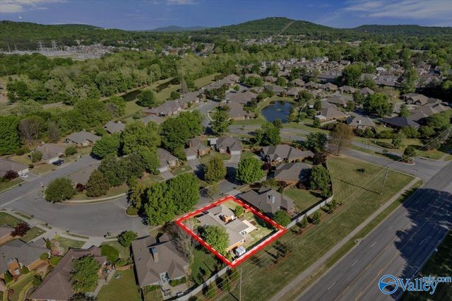 1808 Edgemere Court SE, Huntsville, AL 35803