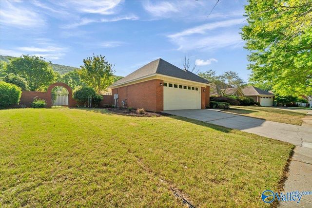 1808 Edgemere Court SE, Huntsville, AL 35803