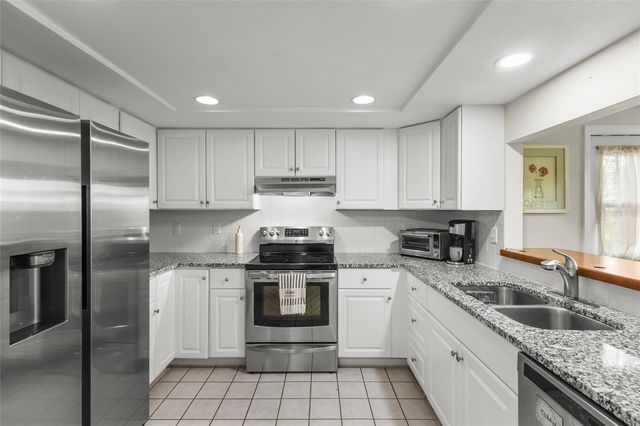 3015 SOUTHERN PARKWAY W, Bradenton, FL 34205