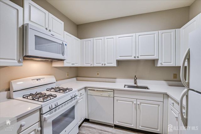 160 Durham Avenue 203, Metuchen, NJ 08840