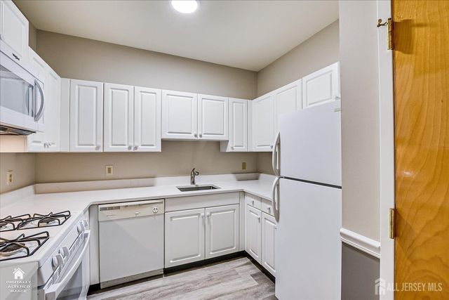 160 Durham Avenue 203, Metuchen, NJ 08840