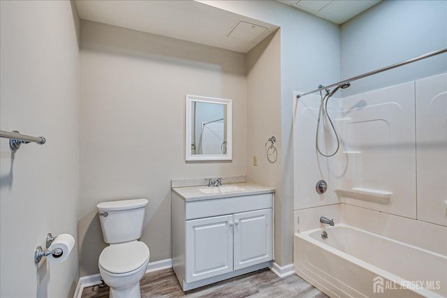 160 Durham Avenue 203, Metuchen, NJ 08840