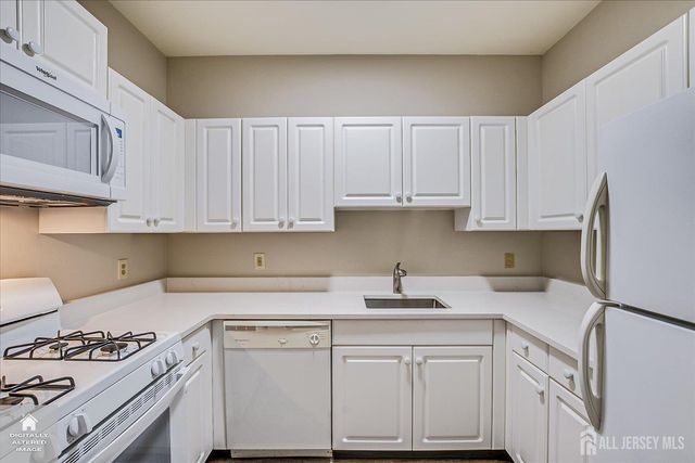 160 Durham Avenue 203, Metuchen, NJ 08840