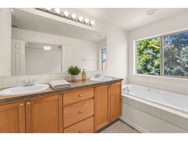 15835 Sw CENTURY Dr, Sherwood, OR 97140