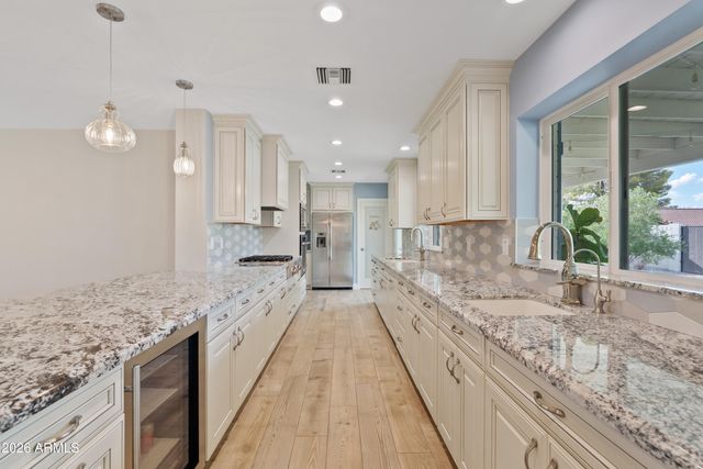 4010 E COOLIDGE Street, Phoenix, AZ 85018