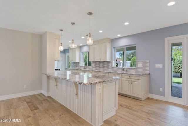 4010 E COOLIDGE Street, Phoenix, AZ 85018