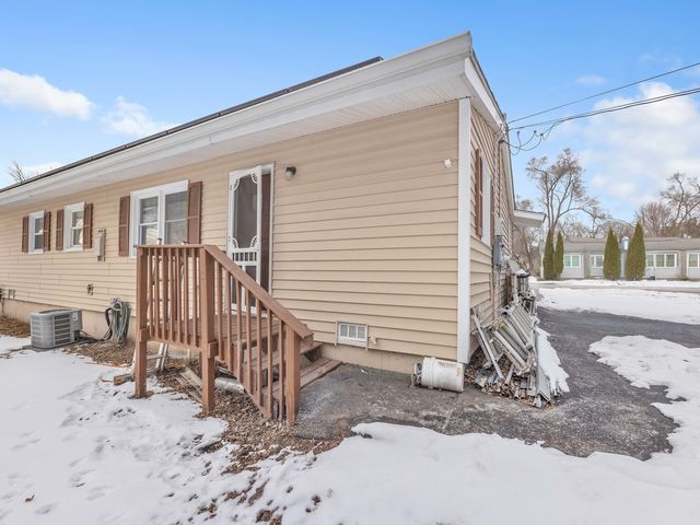 4817 Willow Lane, Mchenry, IL 60050