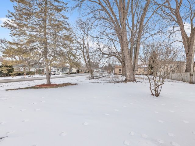 4817 Willow Lane, Mchenry, IL 60050