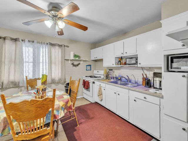 4817 Willow Lane, Mchenry, IL 60050