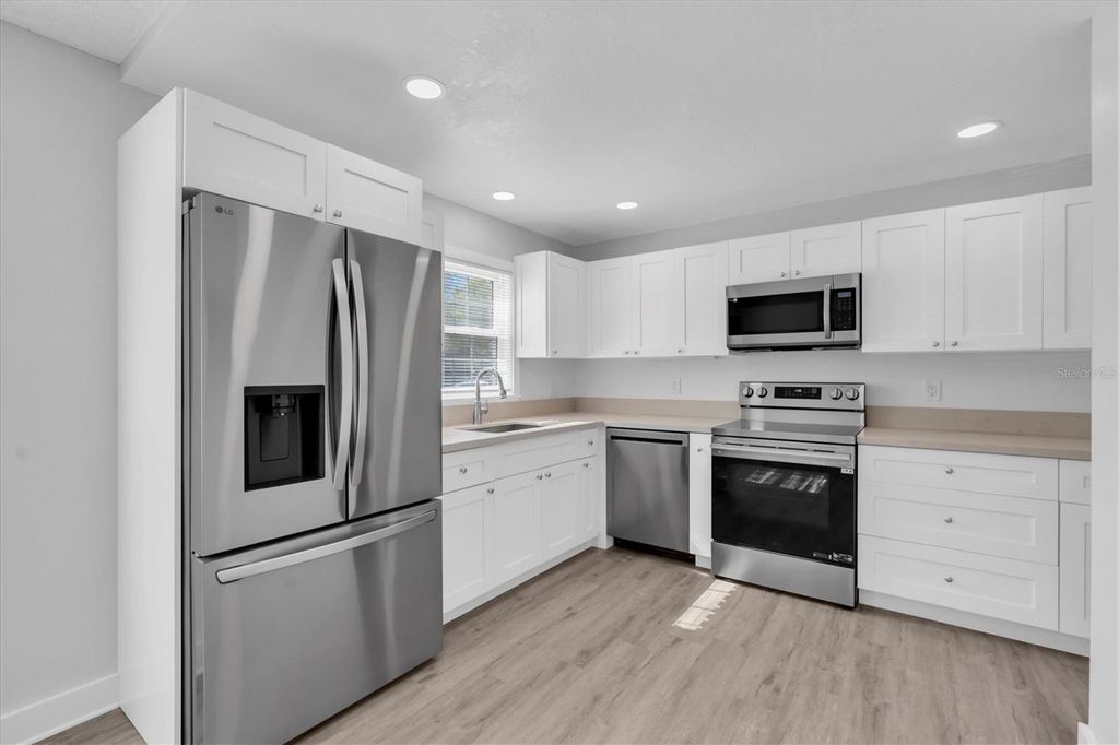 Image 11 of property listing at 1275 85TH AVENUE N A, St Petersburg, FL 33702